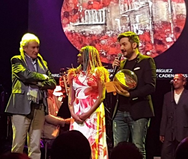 La cantante Lucrecia entregó sus quintos premios Alegría de Vivir
