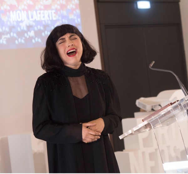 La cantante Mon Laferte y la Fundación ONCE reciben los Premios Pirineos Sur 2019