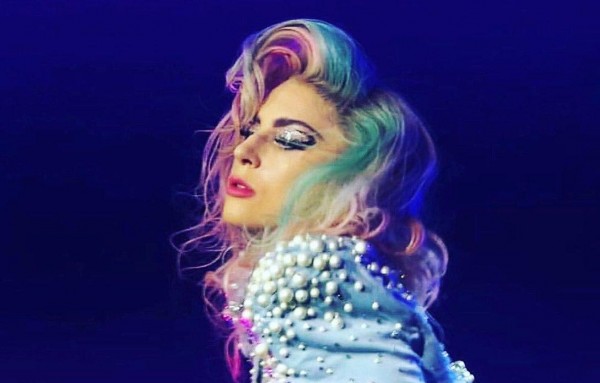 Los dolores obligan a Lady Gaga a suspender los últimos diez conciertos de su gira 