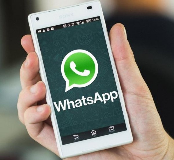Un fallo en WhatsApp permite ver conversaciones ajenas con un GIF