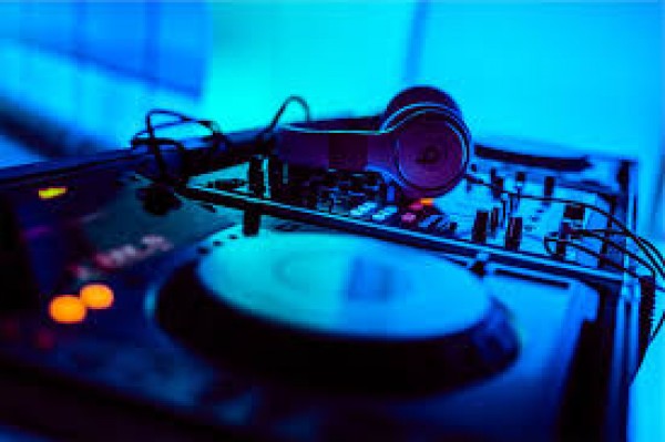 Una escuela de Ibiza crea una diplomatura de DJ junto a una universidad británica