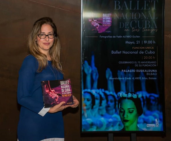 Yailín Alfaro presentó en Bilbao su libro de fotografías 'Ballet Nacional de Cuba en tres tiempos'