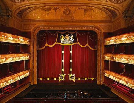 El Teatro Real exige la devolución de un millón de euros a sus empleados