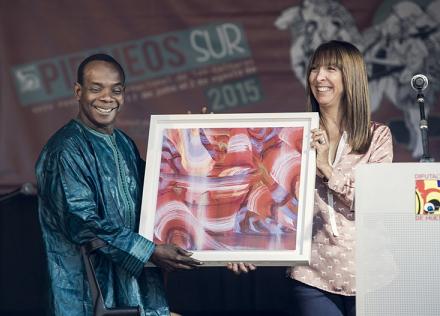 Toumani Diabaté recibe el Premio Pirineos Sur 2015 junto a la Asociación Asistencia a la Infancia